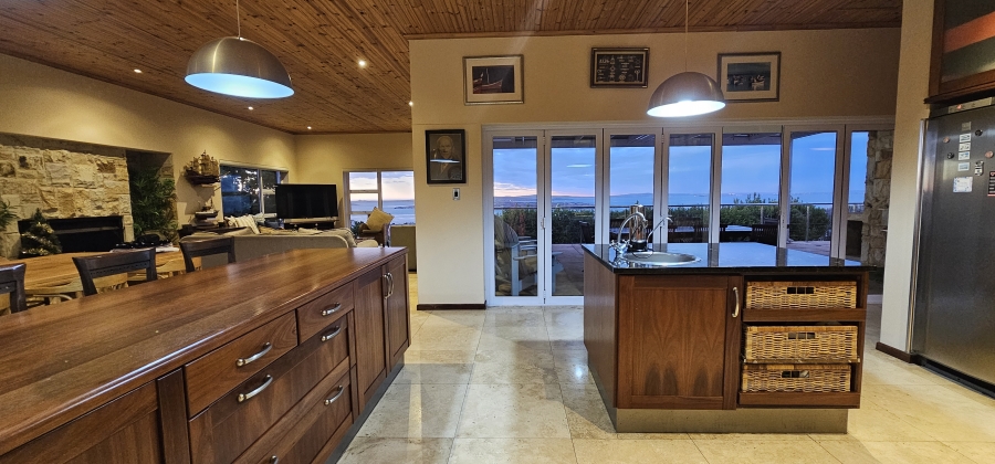 5 Bedroom Property for Sale in Middedorp Western Cape